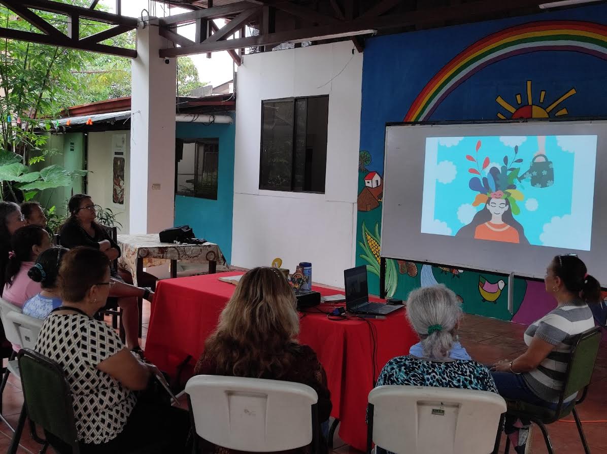 Comisión de mujeres impulsa cine-foros 